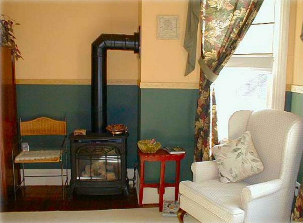 Inn At Norwood Sykesville Room photo