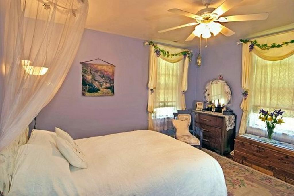 Inn At Norwood Sykesville Room photo